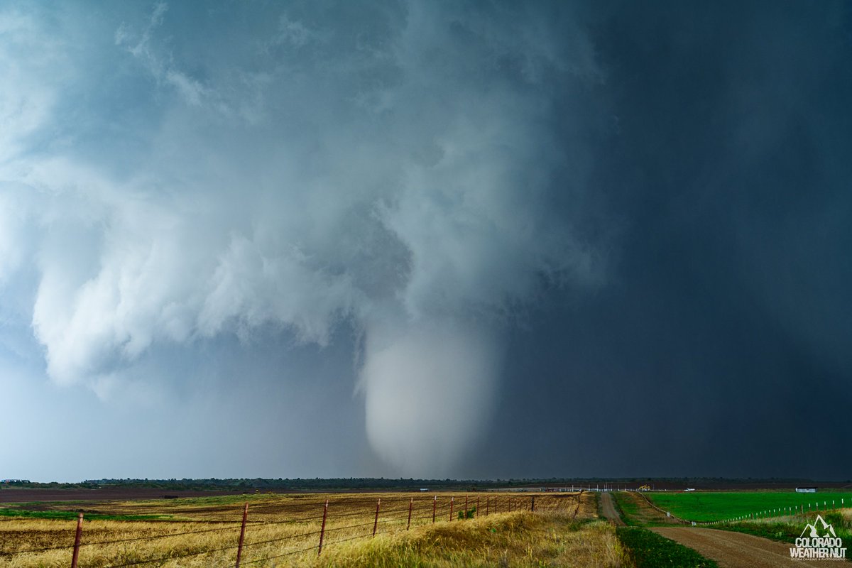 Can't believe what so many of us witnessed yesterday. Insane structure, insane 30+ min tornado. This is definitely my new #1 favorite chase! Olustee, OK 5/23/2024 #okwx #wxtwitter #nikon #nikoncreators #Stormhour @NikonUSA