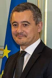 ChLECHEVALIER's tweet photo. CONFIDENCES de Gérald DARMANIN :

  - Je n'ai que 42 ans mais j'ai déjà un beau passif !
  - Faut dire que je me démène !!

  - Peu de gens s'en souviennent mais j'ai commencé tout jeune au RPR !
  - Evidemment, je ne suis PAS gaulliste mais, à l'époque, c'était un bon plan !..

  - Ensuite, j'ai fleurté avec l'extrême droite (!!!) de l'époque et avec Christian VANNESTE, député de Tourcoing, que j'ai ensuite copieusement TRAHI en 2012.
               C'est comme ça qu'on devient député UMP !!

  - Entre-temps, j'ai cessé de jouer au catho tradi et j'ai mis en avant mon grand-père, Moussa Ouakid (موسى واكيد en arabe), pour mieux m'attacher les musulmans de Tourcoing.
              (Vous avez vu ma récente petite moustache ?...)
                     C'est comme ça qu'on devient maire !

  - Après, j'ai grenouillé à l'UMP, auprès de Sarko, mais ça ne marchait plus...
  - Alors, en 2017, j'ai lâché FILLON juste à temps !
  Et hop : c'est comme ça qu'on devient Macroniste !

  - Depuis, je suis ministre à plein temps, et même Ministre de l'Intérieur depuis 2020 
  - Et je parle, je parle, je parle...

  Vous ne le répéterez pas ? 
  Entre nous, j'ai TOUT foiré :
      - les OQTF : de moins en moins exécutées
      - les attentats et meurtres au couteau de QuiV0usS@vez : tous les jours !
      - l'opération Wuambushu à Mayotte ! Les comoriens rigolent...
      - Et, en Nouvelle Calédonie, je n'ai RIEN venu venir !

BREF :
  - Il est temps de me tirer pour me refaire une virginité !
  - Je le ferai après les J.O. (s'il n'y a pas de morts...)
    C'est comme ça qu'on prépare l'après Macronisme !!