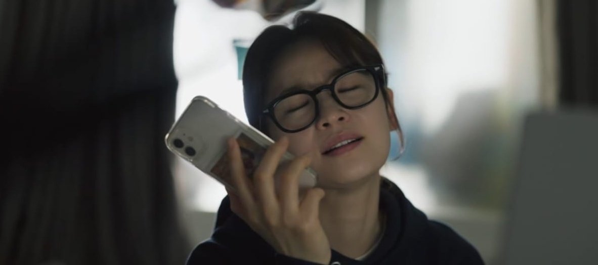 midobirb's tweet photo. DAMN OH YUNJIN IN SPECS 🤩🤩🤩

#ConnectionEp1
#Connection
#커넥션 https://t.co/0JjcCumCIc