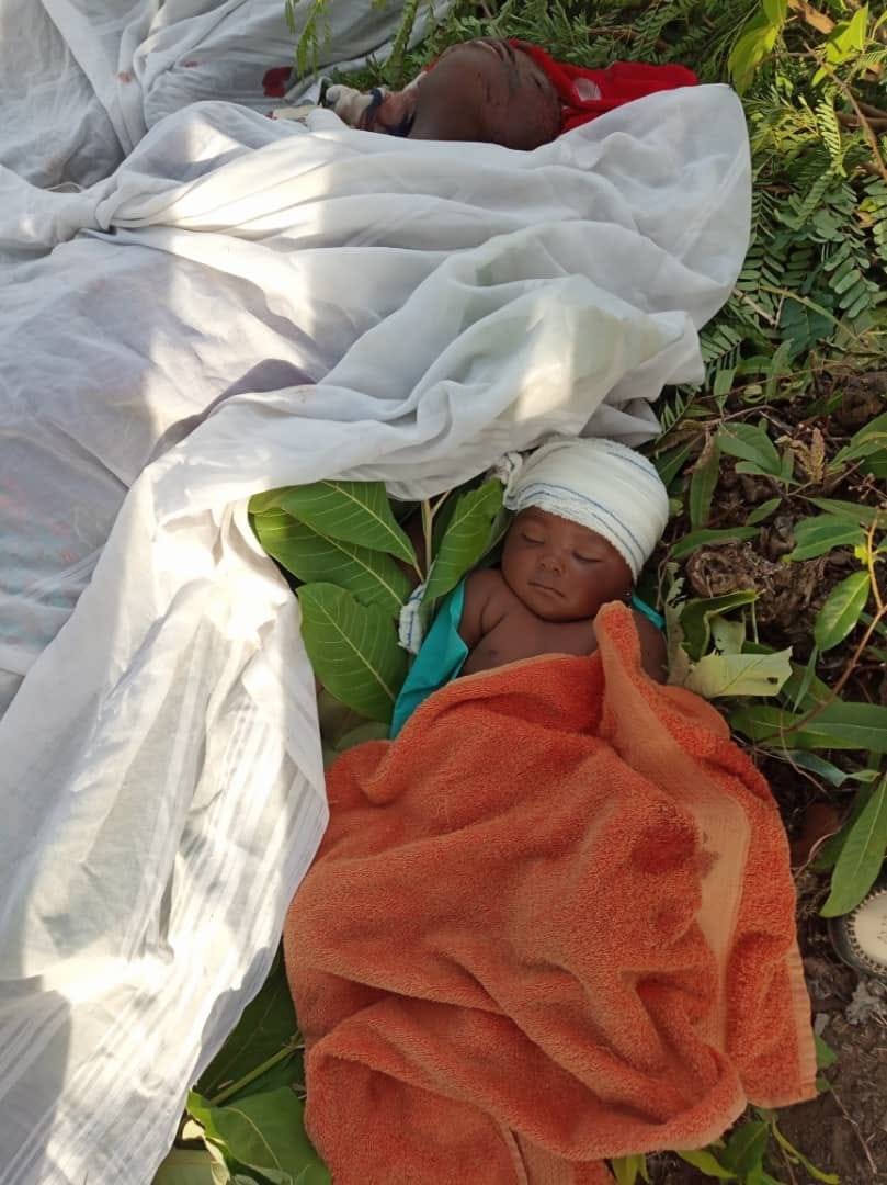 Centrafrique : « L’Imposteur et le Criminel de Bangui devant la CPI dans les tout prochains jours » : Voici les copies des deux factures des honoraires de l’avocat !
<a href="/ONU_fr/">Nations Unies (ONU)</a>, <a href="/Lacroix_UN/">Jean-Pierre Lacroix</a> , <a href="/hrw/">Human Rights Watch</a> ,<a href="/RFIAfrique/">RFI Afrique</a>,<a href="/TheSentry/">The Sentry</a> ,<a href="/amnestyusa/">Amnesty International USA</a>, <a href="/CNN/">CNN</a> 
letsunami.net/centrafrique-l…