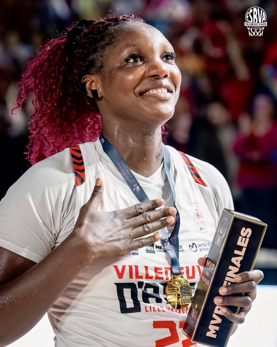 ESBVALM's tweet photo. … et étaient sacrées Championnes de France pour la 2️⃣e fois de leur histoire ! ⭐️⭐️
📸 Tony Chandelier
#AllezLesGuerrières 🔴⚪️ #BasketLFB #PlayoffsLFB https://t.co/6QdKuThjZU