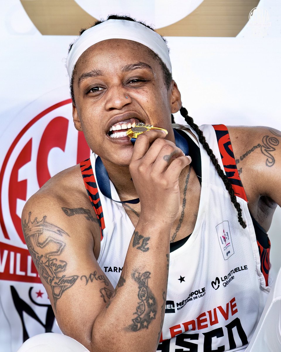 ESBVALM's tweet photo. … et étaient sacrées Championnes de France pour la 2️⃣e fois de leur histoire ! ⭐️⭐️
📸 Tony Chandelier
#AllezLesGuerrières 🔴⚪️ #BasketLFB #PlayoffsLFB https://t.co/6QdKuThjZU