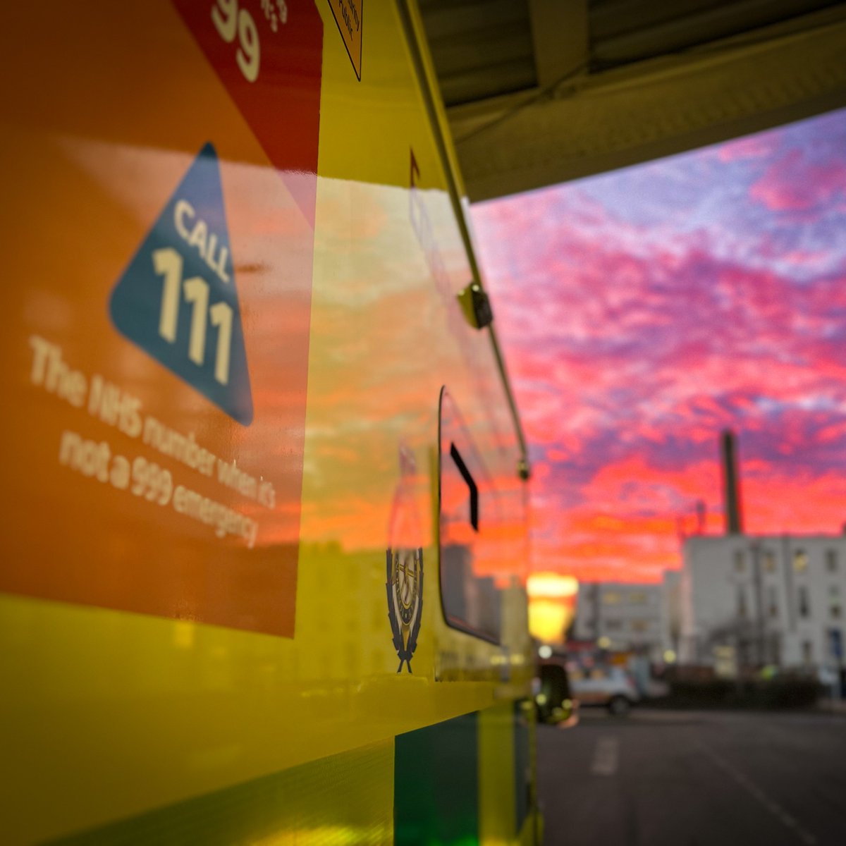 As we get ready for a busy May #BankHoliday in London, you can help us by 🔽 ✅ Using 111 for urgent medical help 🚨 Saving 999 for life-threatening emergencies 💊 Stocking up on medication you might need 🔎 Searching 'NHS Pharmacy Finder' to find local pharmacy opening times