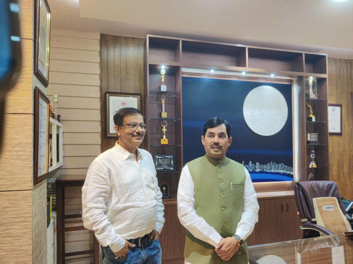 rajhnv's tweet image. पूर्व केंद्रीय मंत्री और बीजेपी नेता सैयद शाहनवाज हुसैन का आज भारत एक्सप्रेस चैनल में आगमन हुआ। इस दौरान उन्होंने बेबाक इंटरव्यू दिया। शाहनवाज हुसैन का दावा है कि बीजेपी लोकसभा चुनाव में 400 से ज्यादा सीटें जीतेगी।  @ShahnawazBJP #BharatExpress #BJP