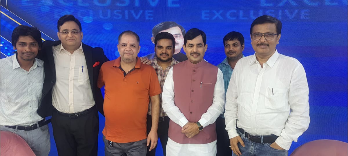 rajhnv's tweet image. पूर्व केंद्रीय मंत्री और बीजेपी नेता सैयद शाहनवाज हुसैन का आज भारत एक्सप्रेस चैनल में आगमन हुआ। इस दौरान उन्होंने बेबाक इंटरव्यू दिया। शाहनवाज हुसैन का दावा है कि बीजेपी लोकसभा चुनाव में 400 से ज्यादा सीटें जीतेगी।  @ShahnawazBJP #BharatExpress #BJP