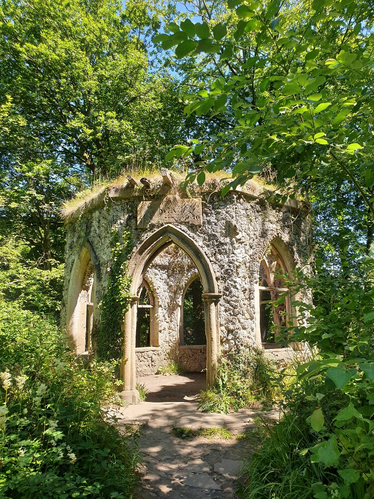 DalesBus's tweet image. Eastern DalesBus 825 is back for the summer, running from York, Knaresborough and Harrogate to Brimham Rocks, Fountains Abbey, Hackfall, Masham, Jervaulx Abbey, Middleham, Leyburn and Richmond every Sunday and Bank Holiday. 
dalesbus.org/825
Single fares all just £2.