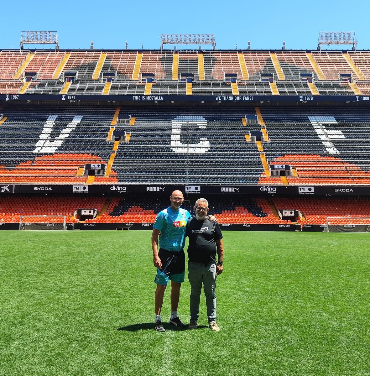 #Pip4
Tanquem la temporada de les "Escoles Cor Blanquinegre" ⚫⚪  en el millor escenari.
Sempre amb la millora personal dels xiquets i xiquetes. "Els valors marquen la diferència".
Gràcies per tot @asgabaldon .
🤍🖤🦇⚽