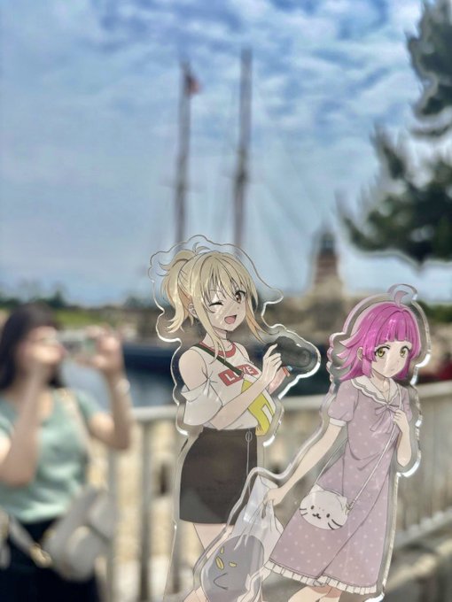 「blurry background holding」 illustration images(Latest)