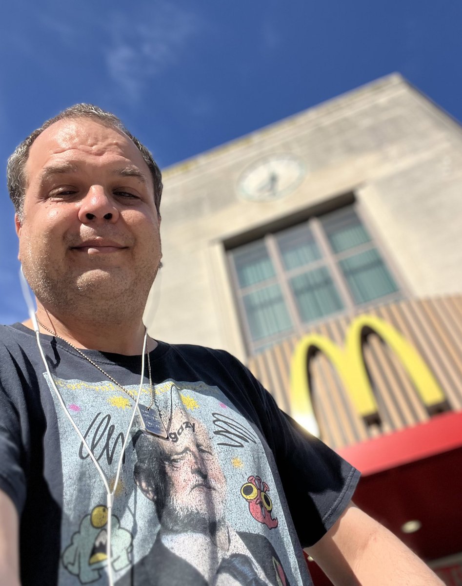 Shabbat Shalom! Me Israeli product of the day - McDonald's - isn't from Israel, but the company does business there & has been a BDS target. So I gave this outpost some business today.