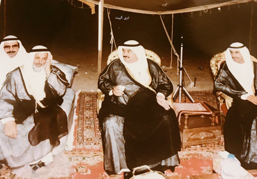 من اليمين عبدالله ابوتمر وسمو الشيخ ناصر المحمد الصباح والعم فهد عبدالله ابو تمر رحمه الله