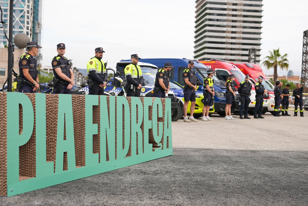 Reforcem els serveis i els efectius durant els mesos d'estiu per fomentar el civisme i garantir la seguretat.
S'actuarà a tots els districtes, amb una atenció especial a la zona del litoral.
#PlaEndreça
barcelona.cat/infobarcelona/…