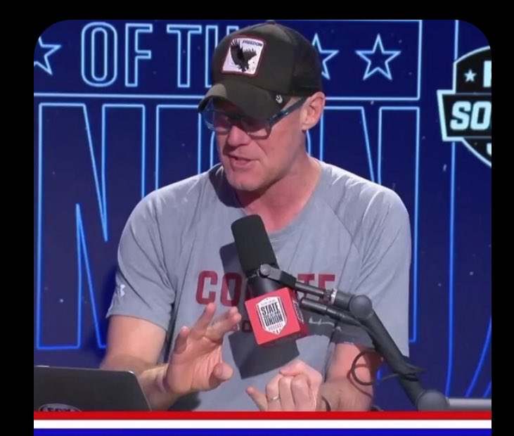 My Colgate roommate, <a href="/beamandcoke13/">Jeremy</a>, showed me this picture of <a href="/AlexiLalas/">Alexi Lalas</a> yesterday….I sense the influence of <a href="/RobStoneONFOX/">Rob Stone</a>.  #GoGate