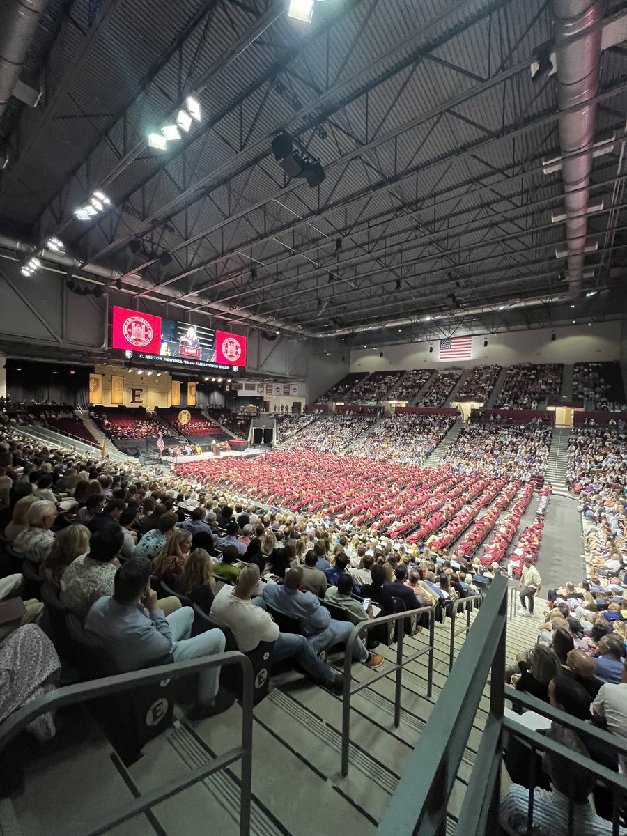 Congratulations to our 2024 @ElonFootball graduates 📚🏈🎓 #WinningHabits #AED