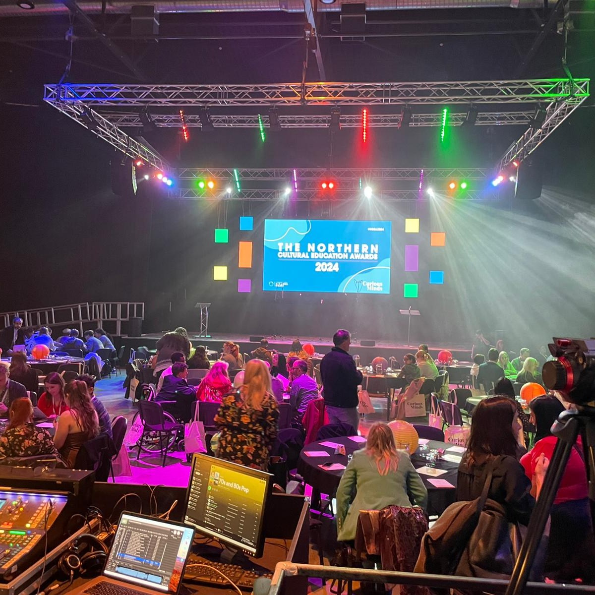 Ellesmere Port Cultural Learning Exchange have just bagged the 'Highly Commended' Award for Inspirational Local Partnership at @curiousmindsnw Northern Cultural Education Awards... Jake and the team have also been welcoming people into a Wonder Classrooms Den too! What a day!😀