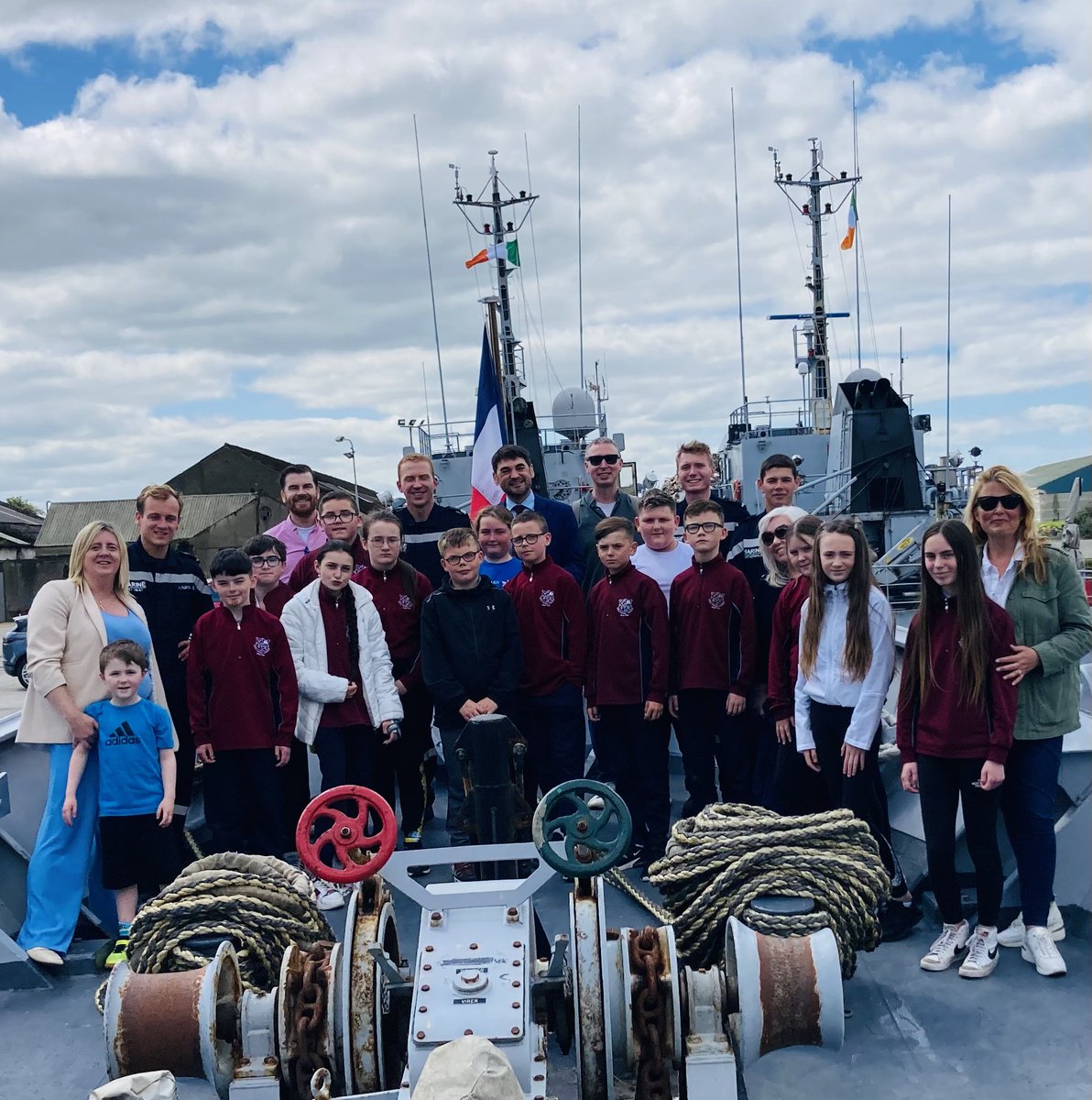 Last year pupils from @CMoyross made a award-winning film about the Flight of the Wild Geese. Today they got to live history by visiting the ships from the largest French fleet to sail to Limerick since 1691! As @PresidentIRL told them “[History] is a living breathing narrative”