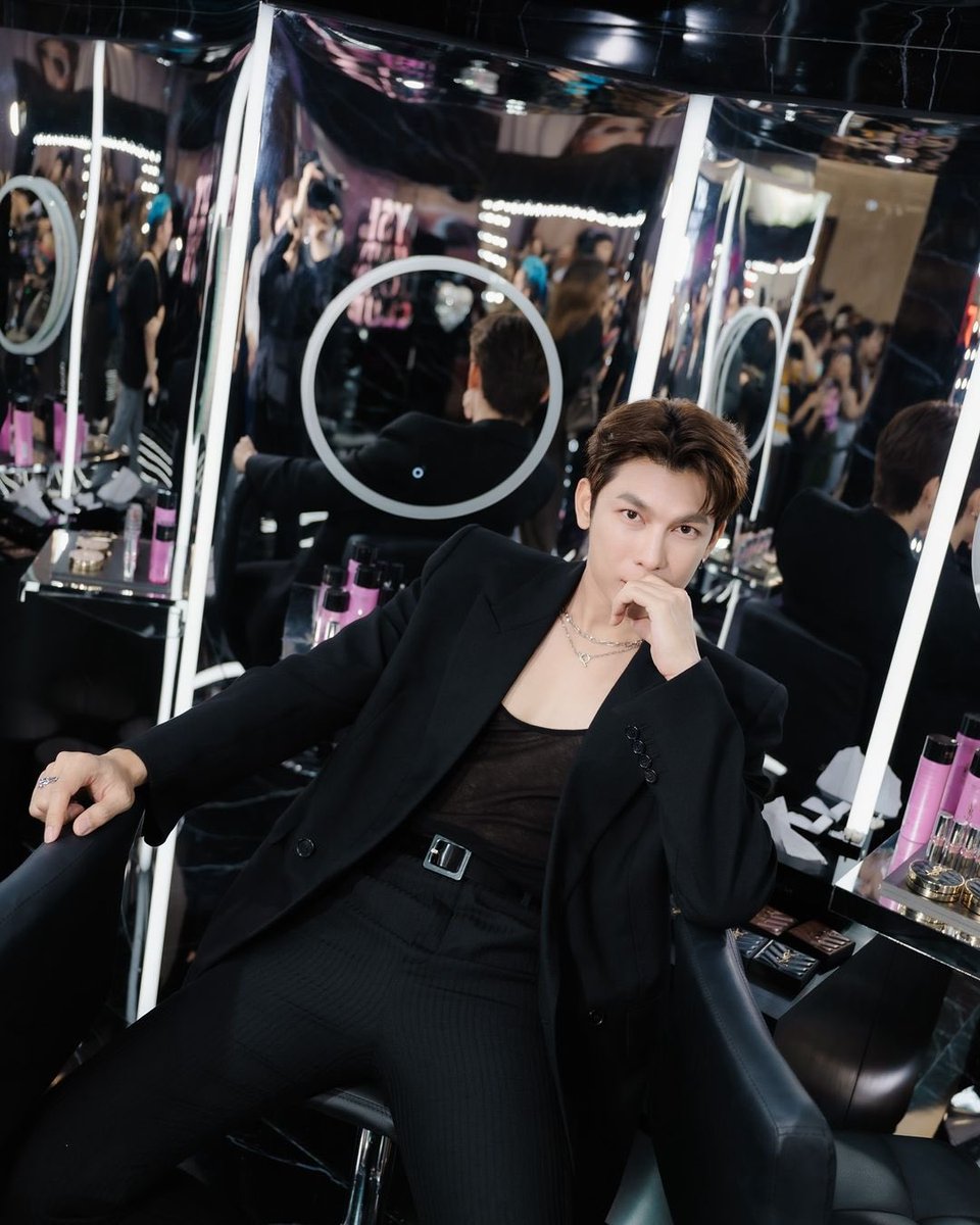 MewsuppasitTH's tweet photo. 📸 IG : MewSuppasit Update

Dive into the world of YSL Beauty with a playful twist at the Beauty Light Club event — Hall of Fame, M Floor, Siam Paragon today - May 28 🖤 
#BeautyLightClubTH #YSLBeautyTH

YSL BEAUTY X MEW

@MSuppasit 
#MewSuppasit
#MEWxYSLBeautyClub https://t.co/LDR4iK2l1J