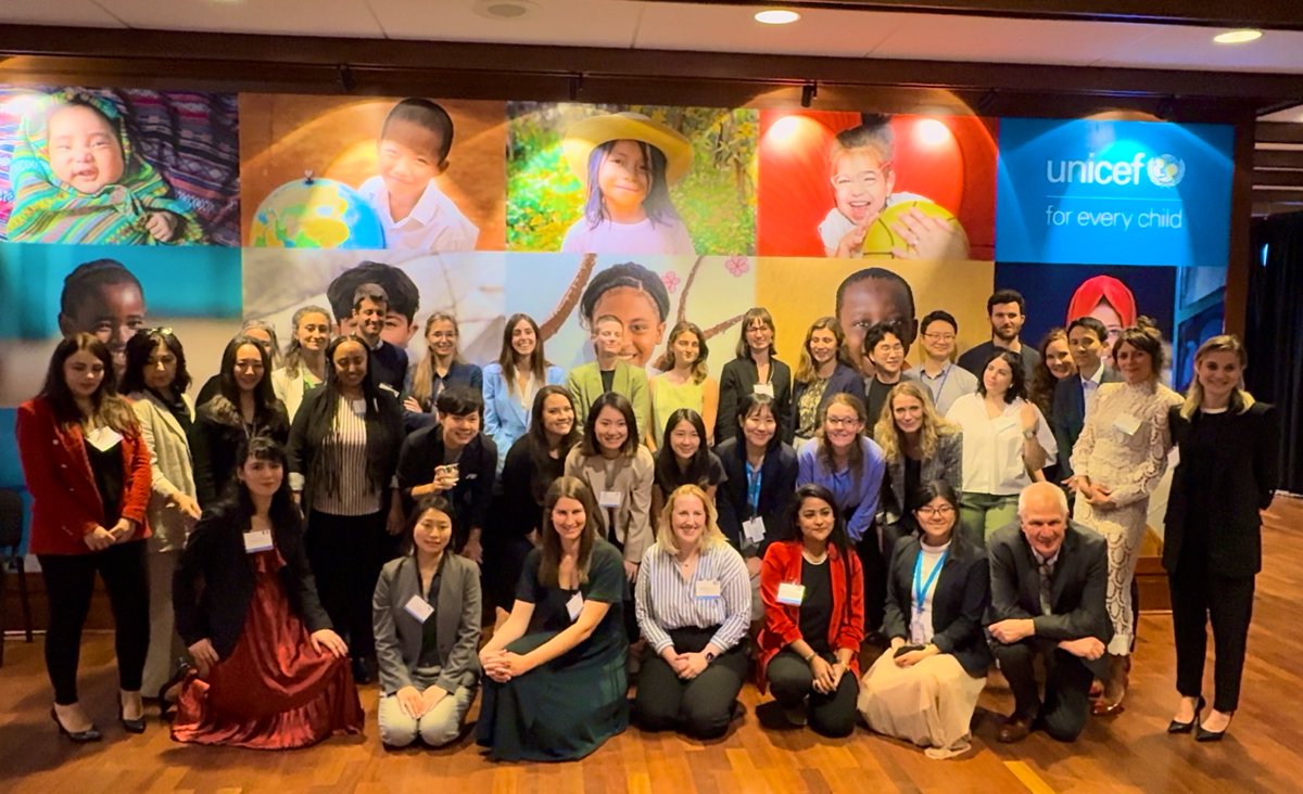 semeloglouINT's tweet photo. An evening connecting with our government partners (and I got to pose too!)

Thanks to generous funding of the #JPO programme, young professionals are assigned every year in different offices in the world, contributing to #UNICEF’s mission to protect #children’s rights. https://t.co/BxtFyCjNnj