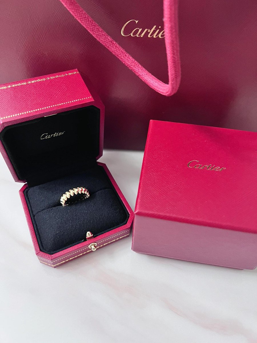 luaar22's tweet image. "The mall is my escape, my playground, and my fashion haven.