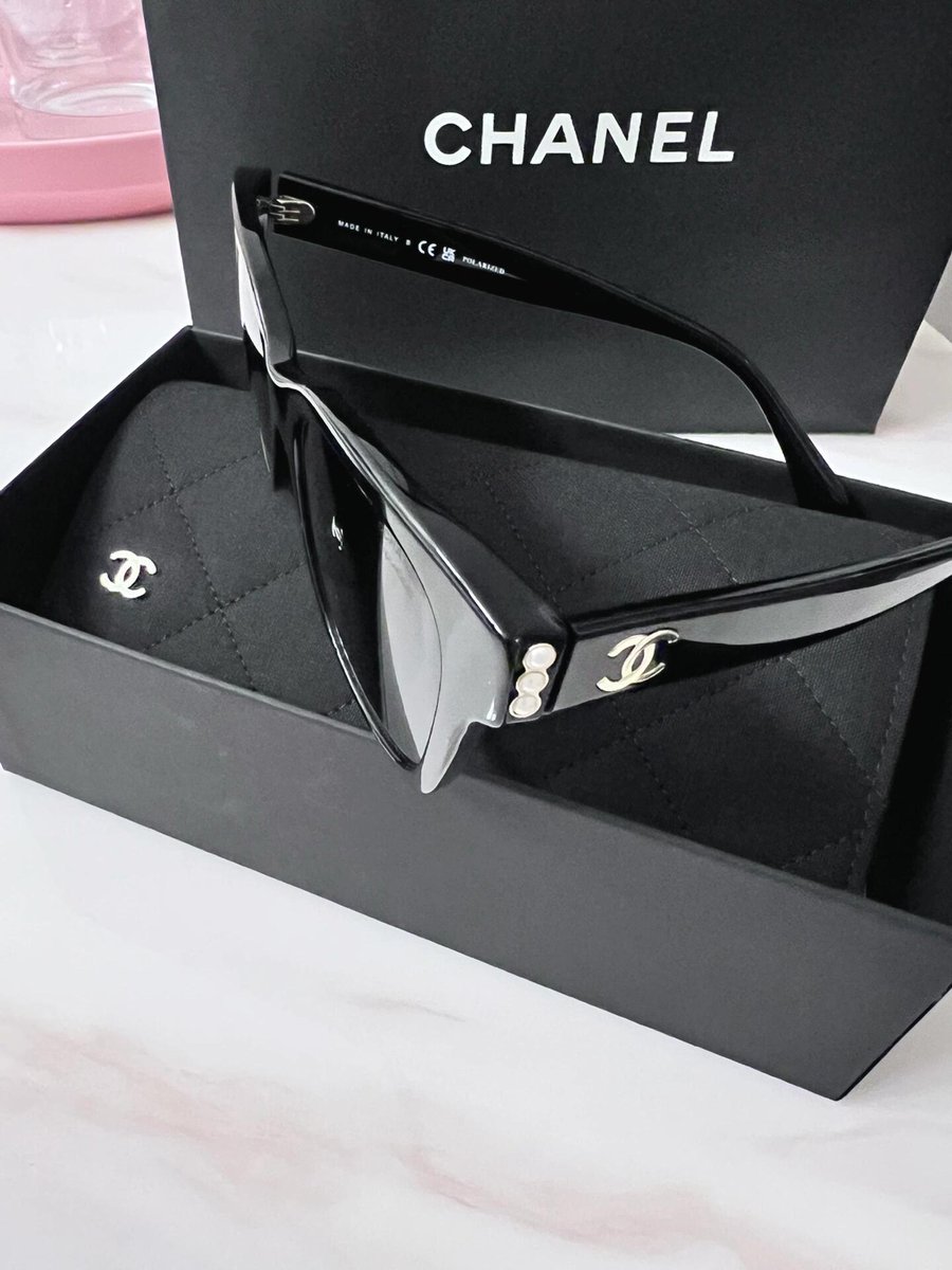 luaar22's tweet image. "The mall is my escape, my playground, and my fashion haven.