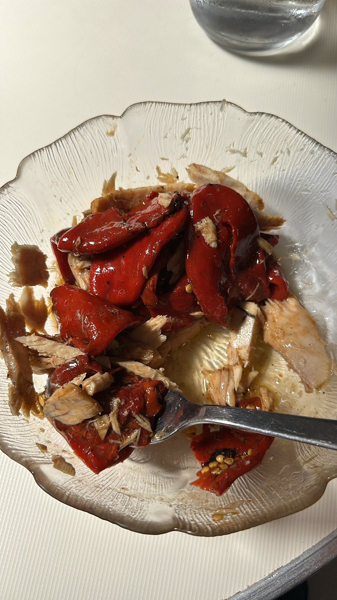b0bb0x's tweet photo. Me encanta la ensalada de pimiento rojo con bonito 🤤🤤 https://t.co/Tfk8rTeHyY