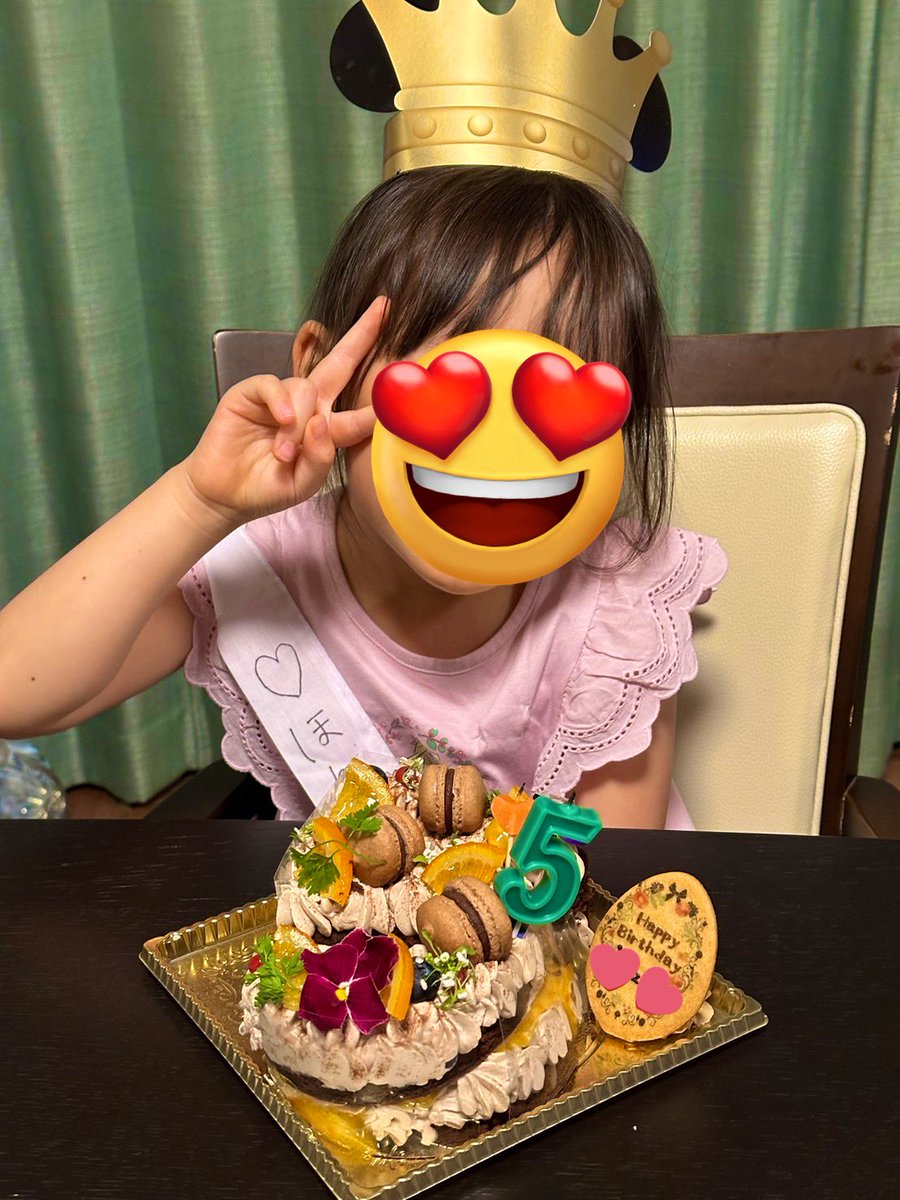 k_uuprrp's tweet image. 娘氏、５歳になりました🫶💕
赤ちゃんの頃に会ってる人はびっくりするくらい大きくなったよ😳
私もママになってもう５年なのもやばい🥹早すぎる🥹🥹
永遠の推しだよ〜🫶🫶🫶🩷💜🩷💜
