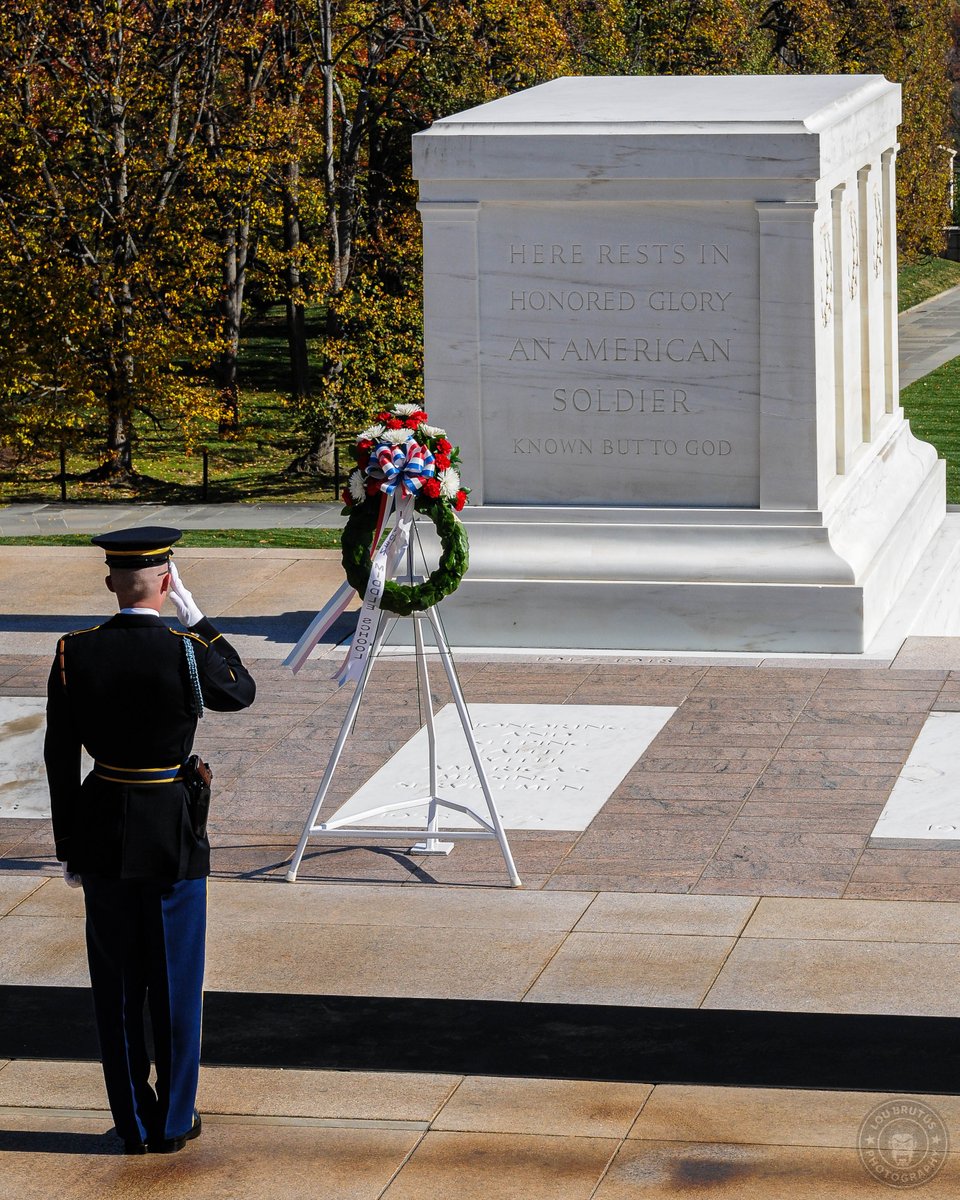 As we begin Memorial Day weekend, please take a moment for the men and women who gave their lives in service to our nation. This is the Tomb of the Unknown Soldier at Arlington National Cemetery. It should be visited at least once by every American citizen. #MemorialDay