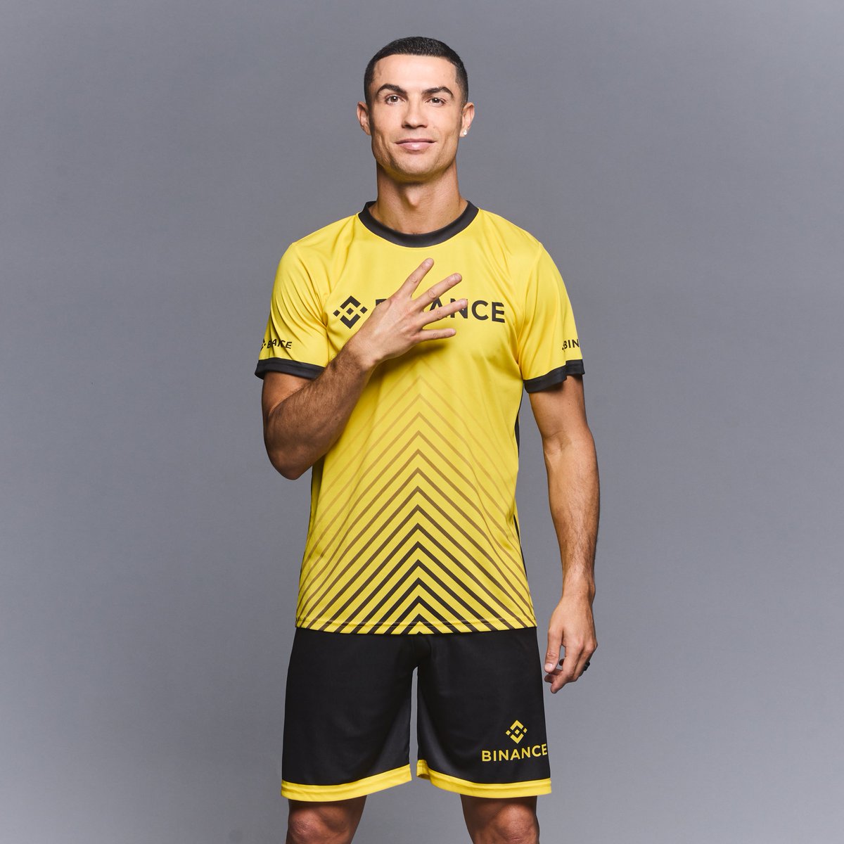 A @Cristiano Ronaldo NFT Collection made 4 you is kicking off soon on #Binance Are you ready? Find out more 👉 binance.com/en/blog/all/st…