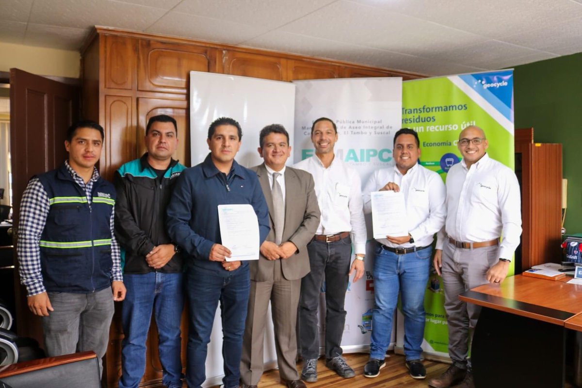 frankriver2003's tweet photo. Desde la #Emmaipc nos llena de orgullo anunciar que hemos firmado un nuevo convenio con #Geocycle Latinoamérica por dos años más. Este acuerdo permitirá transformar 10,000 toneladas de residuos en recursos valiosos para la fabricación de cemento en Holcim Ecuador. https://t.co/rx4ZiNWkos
