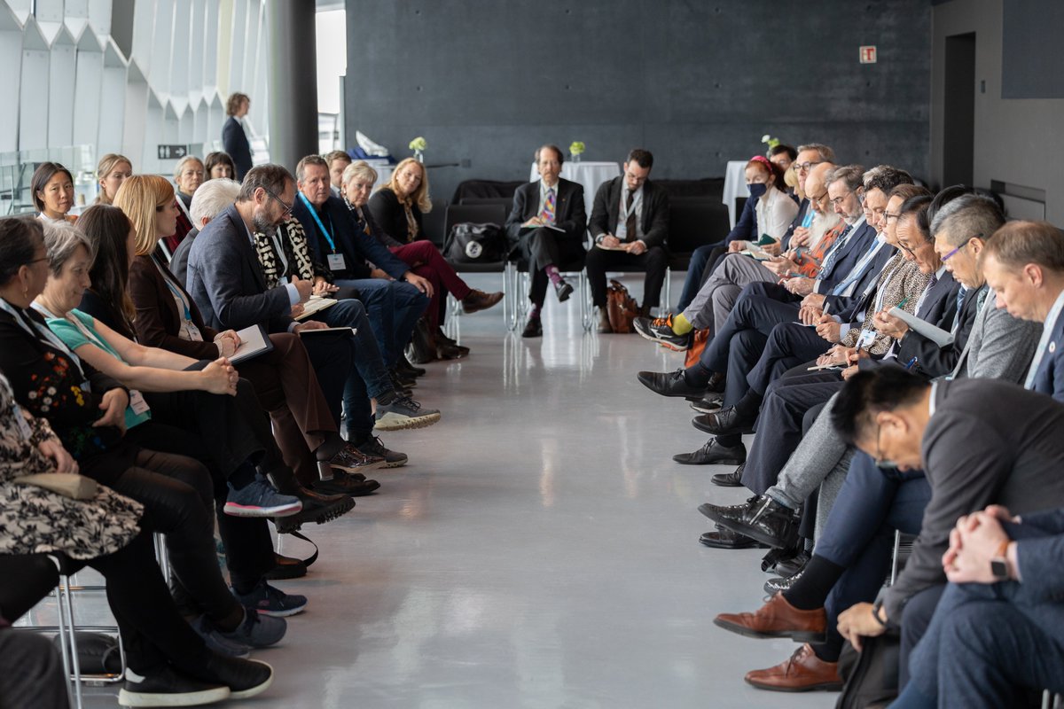 The effectiveness of #roundtables in driving impactful solutions for Arctic challenges 🗣️ These intimate conversations foster collaboration, inclusivity, and innovative solutions 🤝 Scenes from the Science Diplomacy Roundtable at #ArcticCircle ⬇️