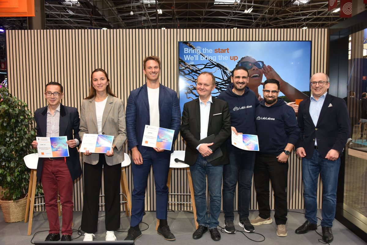 👏 Bravo aux lauréats du Hackathon 'Network as Code' avec @Orange et @Nokia à #VivaTech  ! Ils ont relevé le défi de développer des cas d’usage grâce aux API Network, nous poursuivrons l'aventure avec eux le plus loin possible 💫 Bring innovation. We’ll bring networks 🚀