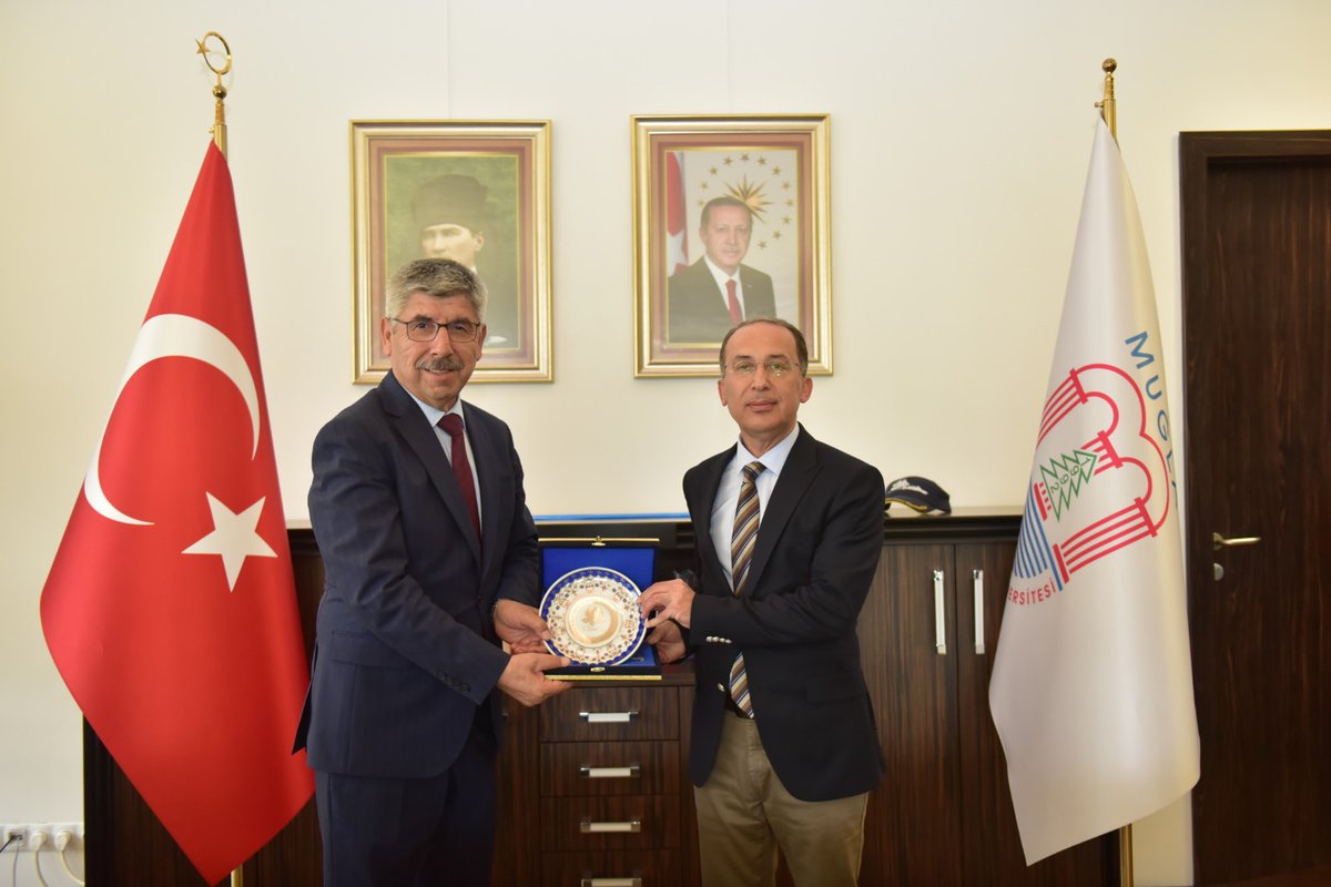 Isparta Süleyman Demirel Üniversitesi Rektörü Prof. Dr. Mehmet Saltan, Üniversitemiz Rektörü Prof. Dr. Turhan Kaçar’a nezaket ziyaretinde bulundu. Ziyarette her iki üniversite arasında kurulması muhtemel iş birlikleri hakkında görüş alışverişinde bulunuldu.