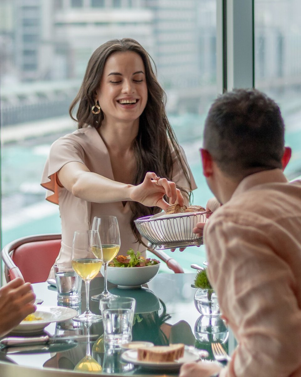 FSTokyo's tweet image. この夏、スイートでのご滞在、ミシュラン2つ星フレンチレストランSÉZANNEの総料理長ダニエル・カルバートが監修するレストランでのお食事など、贅沢なひとときをお愉しみいただくのに最適なプランをご用意✨ 

詳しくはこちら: bit.ly/4bnazpo

#フォーシーズンズホテル丸の内