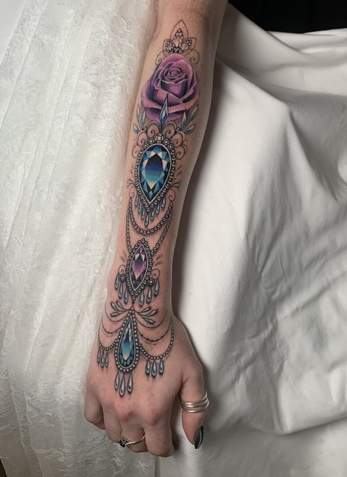 New tattoo finally finished 😀😀 so pleased with how it&rsquo;s come out! Done by Sarah Thirteen at Southern<a href="/tag/mua"class="tags"><span>#mua</span></a><a href="/tag/posturecollar"class="tags"><span>#posturecollar</span></a><a href="/tag/hwdesignlatex"class="tags"><span>#hwdesignlatex</span></a>