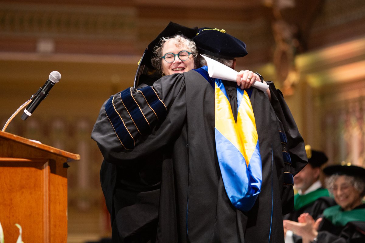 PittHealthSci's tweet image. What a day! #PittMedDiplomaDay24 #PittGrad #H2P

bit.ly/4aoj5mI 

@PittTweet @PittMedStudents