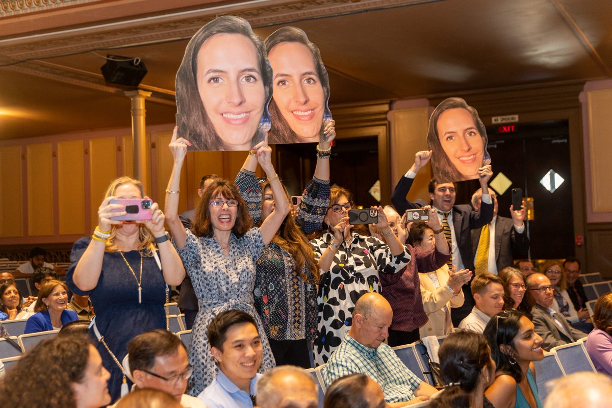 PittHealthSci's tweet image. What a day! #PittMedDiplomaDay24 #PittGrad #H2P

bit.ly/4aoj5mI 

@PittTweet @PittMedStudents