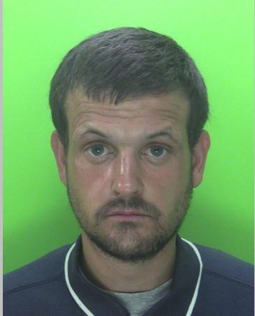A robber who targeted two students as they made their way home has been jailed. Mathew Lunt, aged 37, targeted the two young men as they walked along Arthur Street, Nottingham, shortly after 6.45pm on 23 November last year. orlo.uk/Ropd8