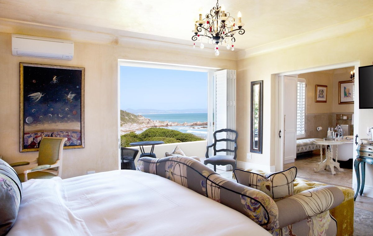 Mountain and sea views; what more could you ask for?

📸 @birkenheadhouse @theroyalportfolio

#Vayeni #Vayenitravel #dmc #conservation #travelwithus #Africa #exclusiveexperiences #WeShareAfrica #perfectstay #birkenheadhouse #beachholiday #luxurytravel #southafrica #WalkerBay