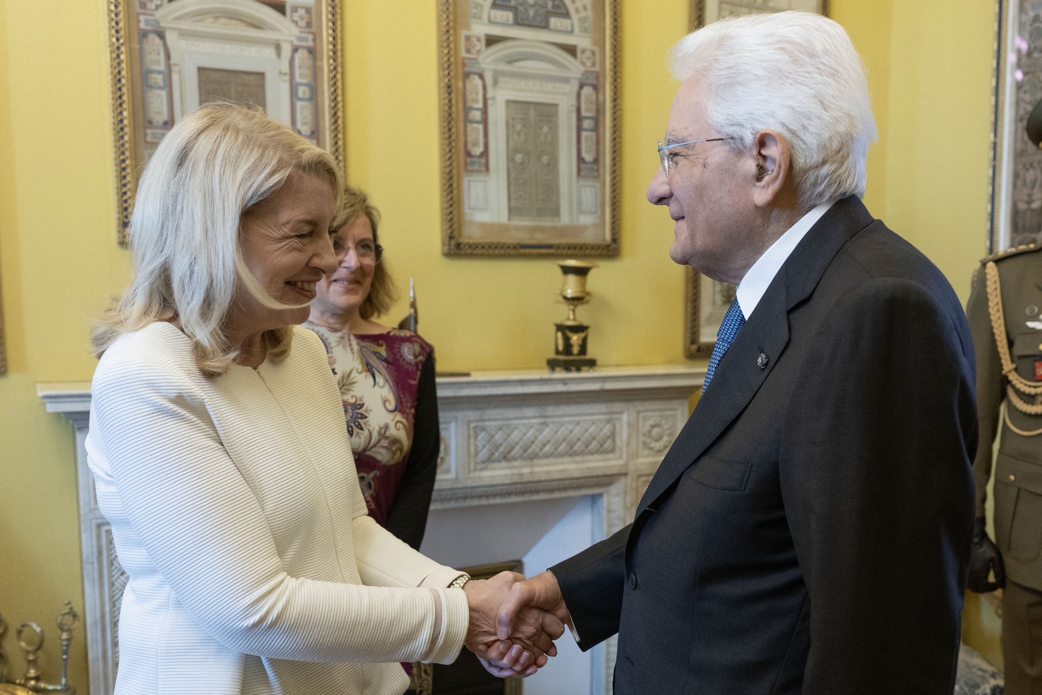 UNICEF Italia on X: "Incontro molto fruttuoso oggi tra il Presidente della  Repubblica Sergio Mattarella e @unicefchief Catherine Russell. "Grata  all'Italia per il suo sostegno a multilateralismo, ai minori migranti e  rifugiati