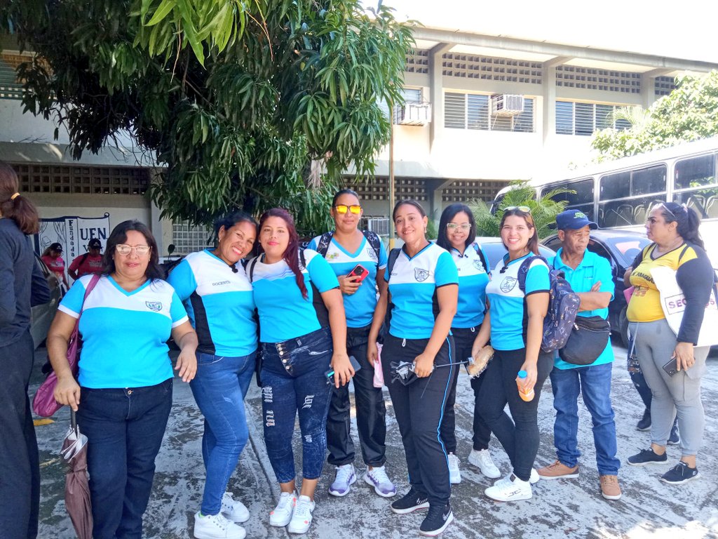 Desde la UEN Víctor Ángel Hernández del mcpio Santiago Mariño ,se lleva a cabo la 
Jornada de Salud IPASME  va a la Escuela.
#VerdadDePueblo
<a href="/NicolasMaduro/">Nicolás Maduro</a> 
<a href="/_LaAvanzadora/">Yelitze Santaella</a> 
@MPPEDUCACION 
<a href="/LeiraSuarezPsuv/">LeyraSuarezPsuv</a> 
<a href="/Soykarinacarpio/">Karina Carpio</a>