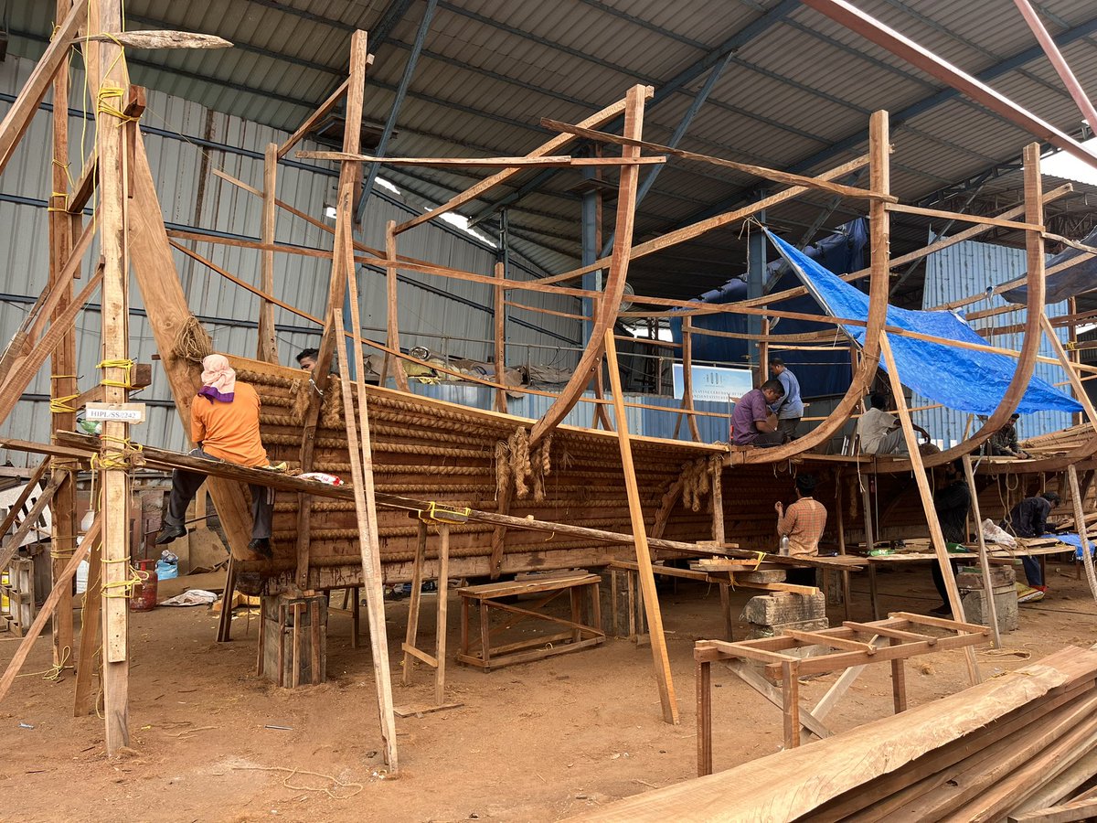 sanjeevsanyal's tweet photo. Did a review of the stitched ship project. Babu Sankaran, our master shipbuilder, showed me how the frame is retrofitted into the hull (completely different from the modern system of building a hull on a frame). Also discussed how to go about training of crew with Capt Dilip Dhonde. 1/2
