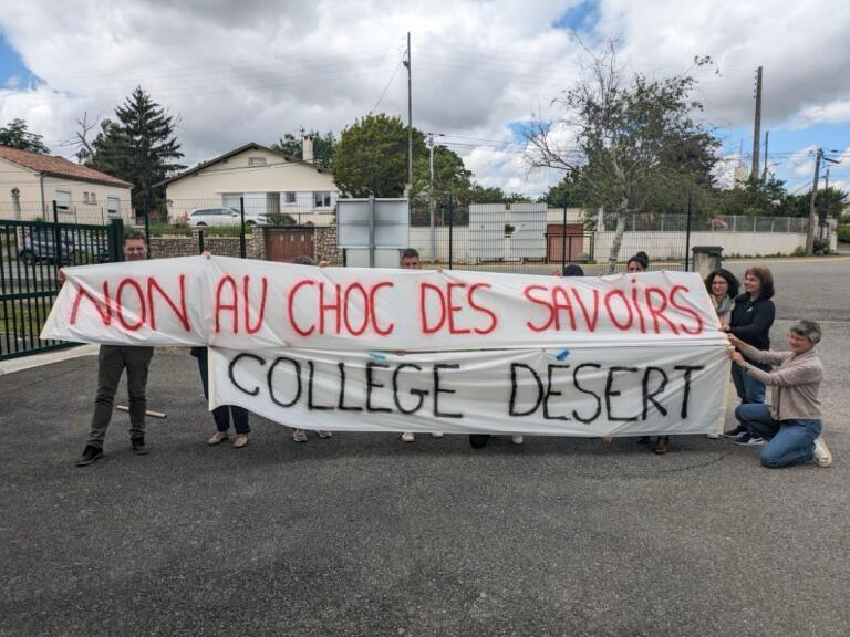 SNES_toulouse's tweet photo. Le #Gers n'est pas en reste : Opération "#collège mort" des parents d'élèvez contre le #ChocDesSavoirs à #Samatan : 30 élèves présents sur 400.
#NousNeTrieronsPasNosEleves ! https://t.co/jipZCRkZHS