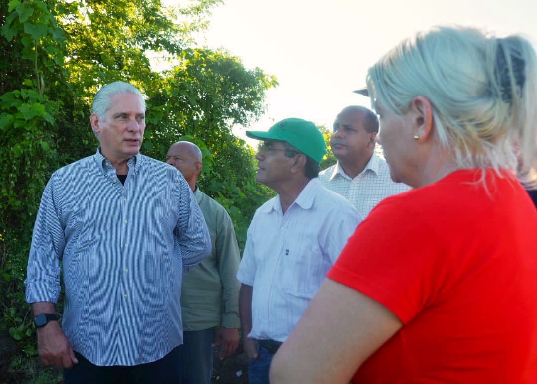 🇨🇺| Tras visitar Yateras y San Luis, el recorrido del Presidente <a href="/DiazCanelB/">Miguel Díaz-Canel Bermúdez</a> prosigue este viernes por el municipio granmense de Yara con el propósito de intercambiar con colectivos estratégicos para el desarrollo económico y social, y mantener diálogo directo  con la población.