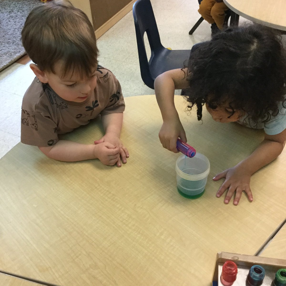 KeyworthELC's tweet photo. We have been experimenting with mixing colours using our test tube set! This is building on our interest of measuring and mixing ingredients to see them transform! #scienceexperiment #earlylearning https://t.co/JOgXC9koZl