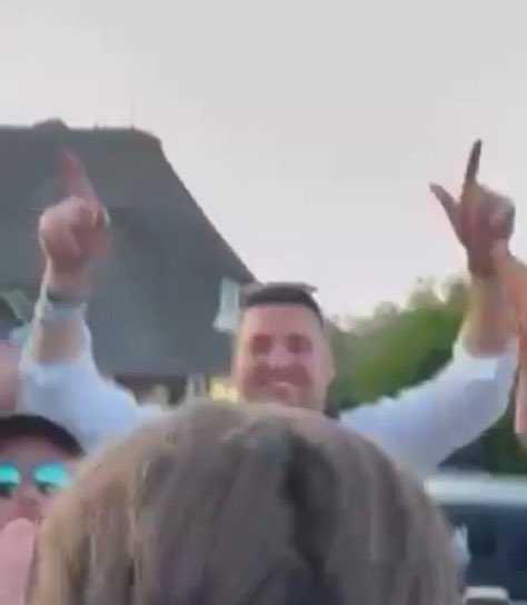 Gucci Günter tweet media