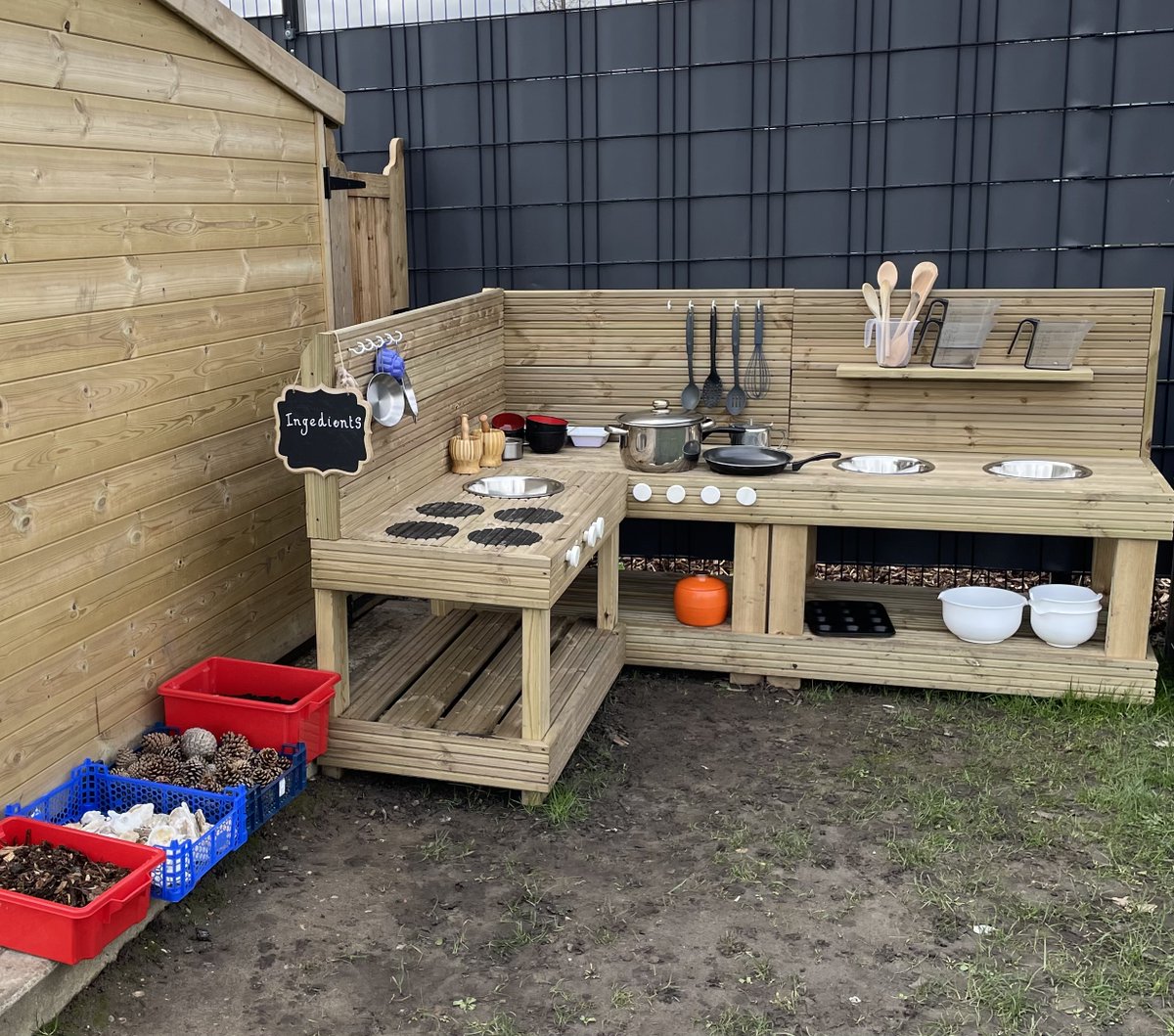 Thank you to <a href="/LongacresGC/">Longacres Garden Centres</a> for the donations of soil for our Mud Kitchen #outdoorplay #learning