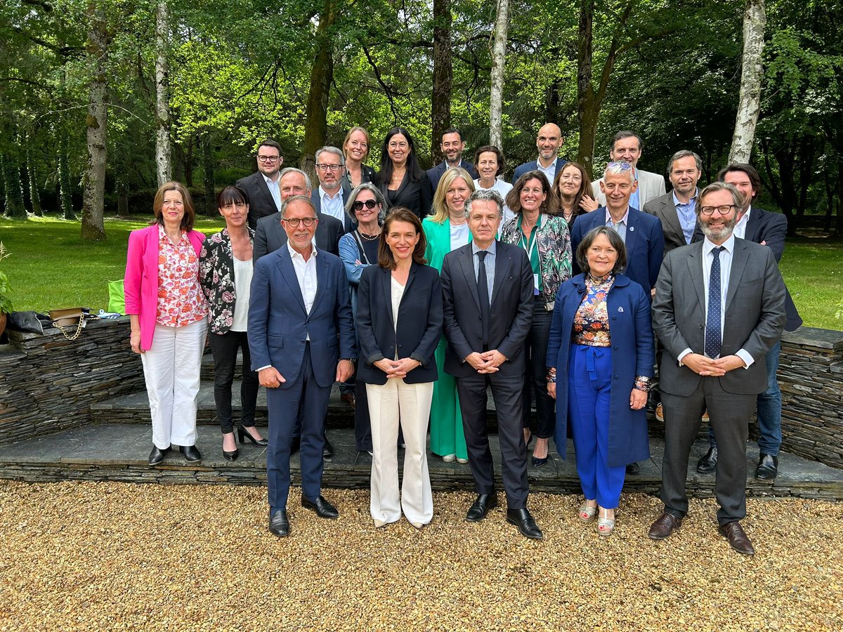 Merci à @PatrickMartin_1 de son invitation à l’Assemblée Générale du @medef. C’était un plaisir d’échanger, de débattre - et de retrouver @ChristopheBechu ! Les entreprises, la croissance, l’innovation, la réindustrialisation sont les clés de la transition climatique et