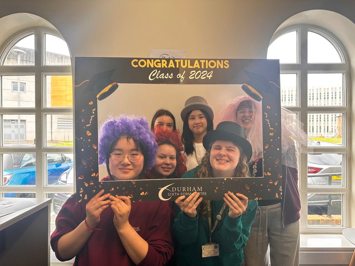 YEAR 13 LEAVERS CELEBRATION 🥳 We hope Y13 students enjoyed their celebration event today! Have a lovely half term and good luck for the remainder of your exams!