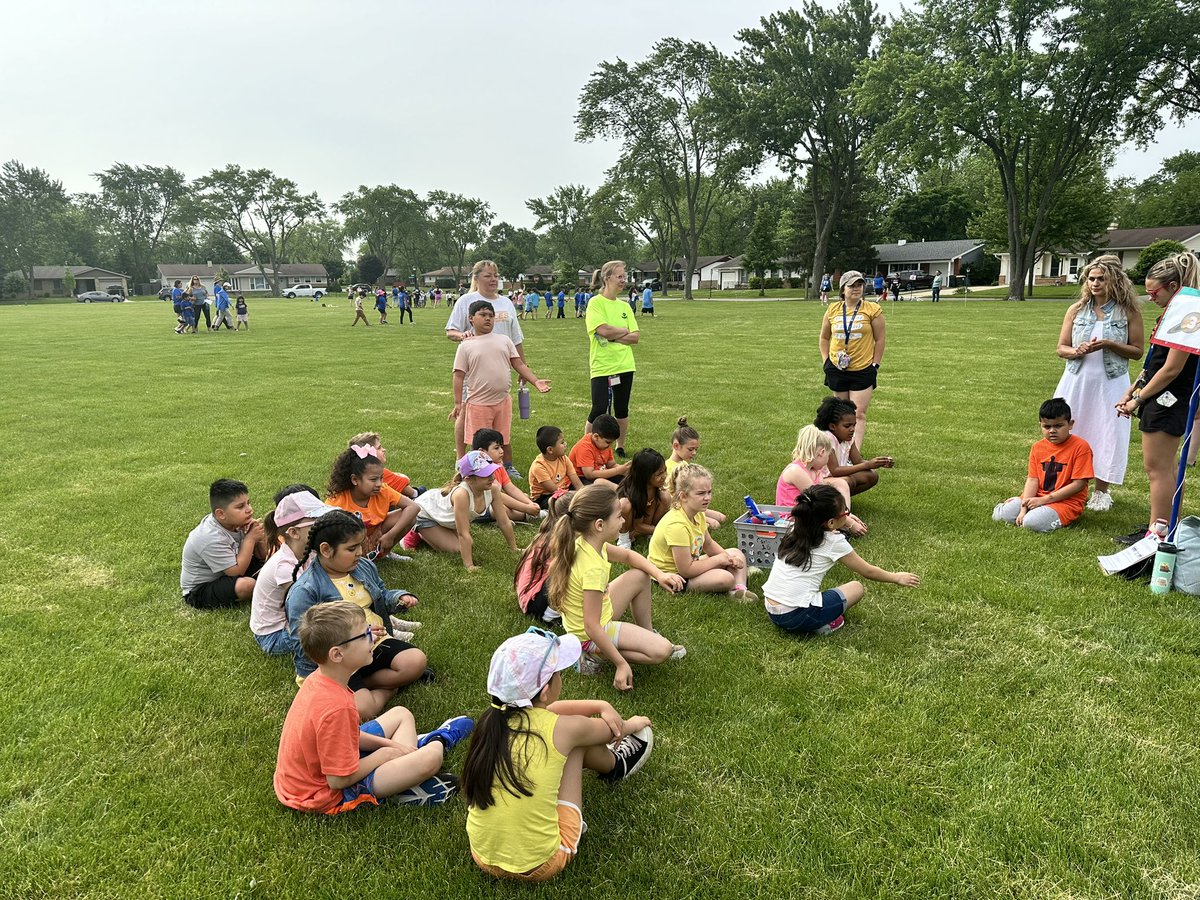 MrsCarlson1st's tweet photo. We’re ready for field day with @mstaylor129 class!!!! https://t.co/eQ3sMDt9Z5