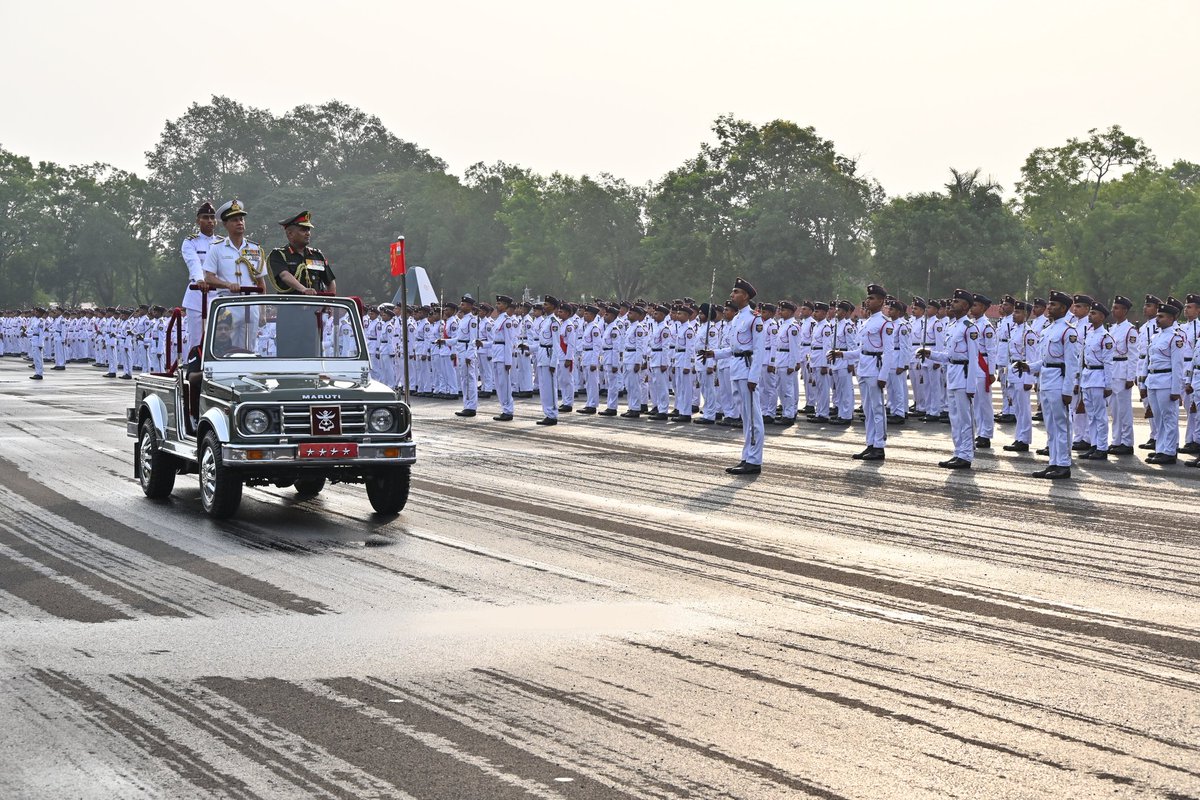 DefenceDirect's tweet image. COAS Gen Manoj Pande reviewed the Passing Out Parade of 146th Course of National Defence Academy today. A total of 1265 cadets participated in the parade of which 337 cadets were from the passing out Course. This included  199 Army Cadets, 38 Naval Cadets &amp;amp; 100  Air Force cadets.