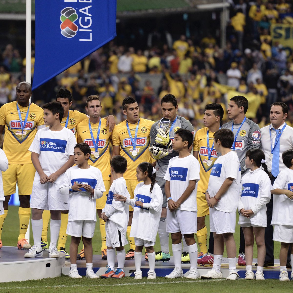 ATBanks25's tweet photo. El America que se quedo a un paso del Bicampeonato: 

(Abro Hilo 🧵) https://t.co/HGgRh4lOQ8